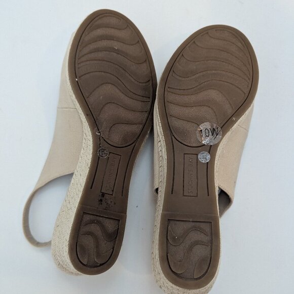 St. Johns Bay Tan Wedge Sandals, Sz 11 - Picture 3 of 4